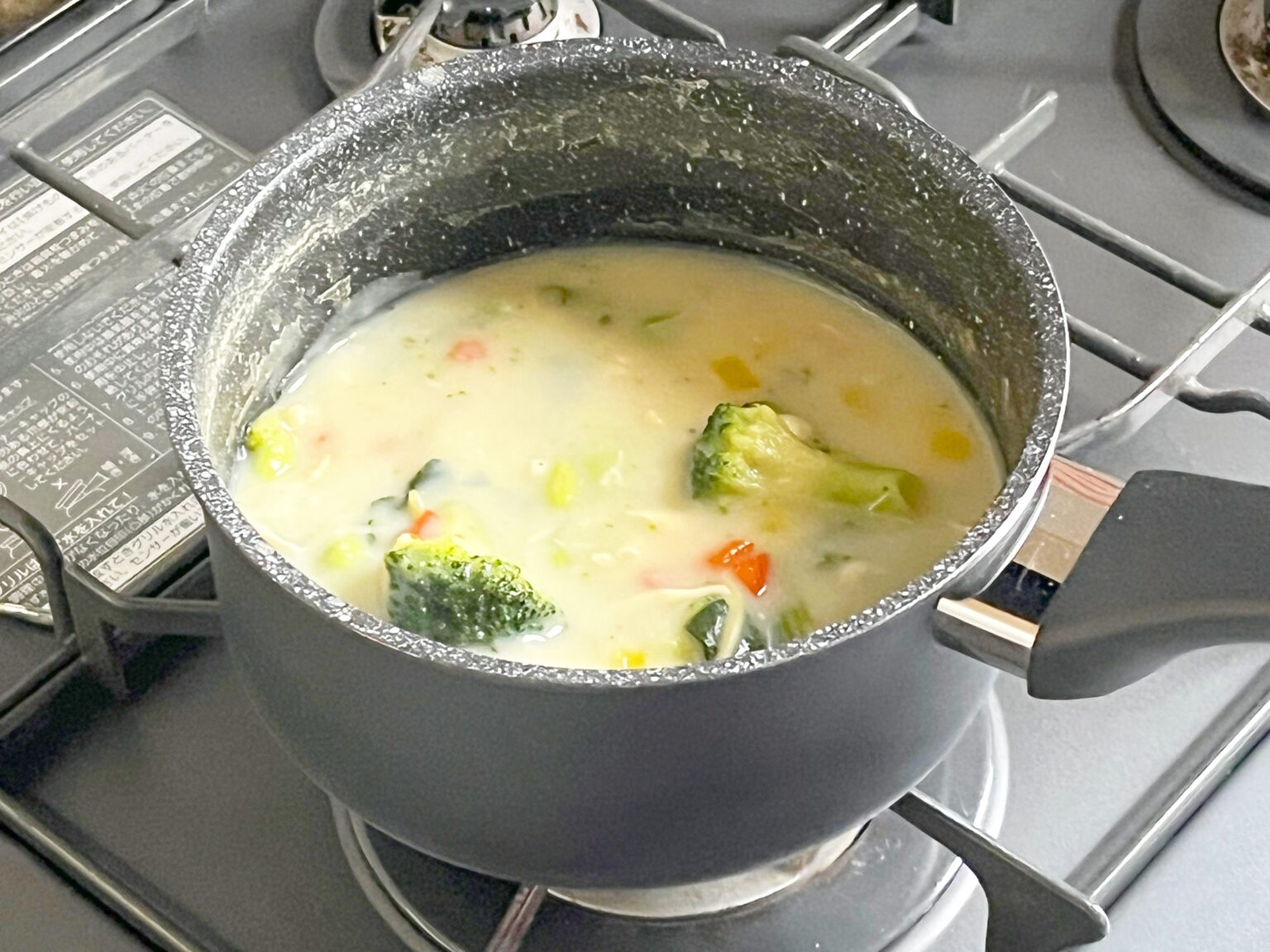 残り物のターキーヌードルスープ